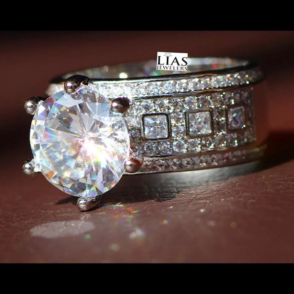 New 18k white gold engagement ring - Picture 2 of 2